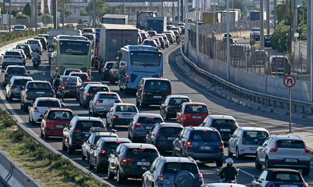Αναποδογύρισε αυτοκίνητο στην Αττική Οδό - Μεγάλες καθυστερήσεις